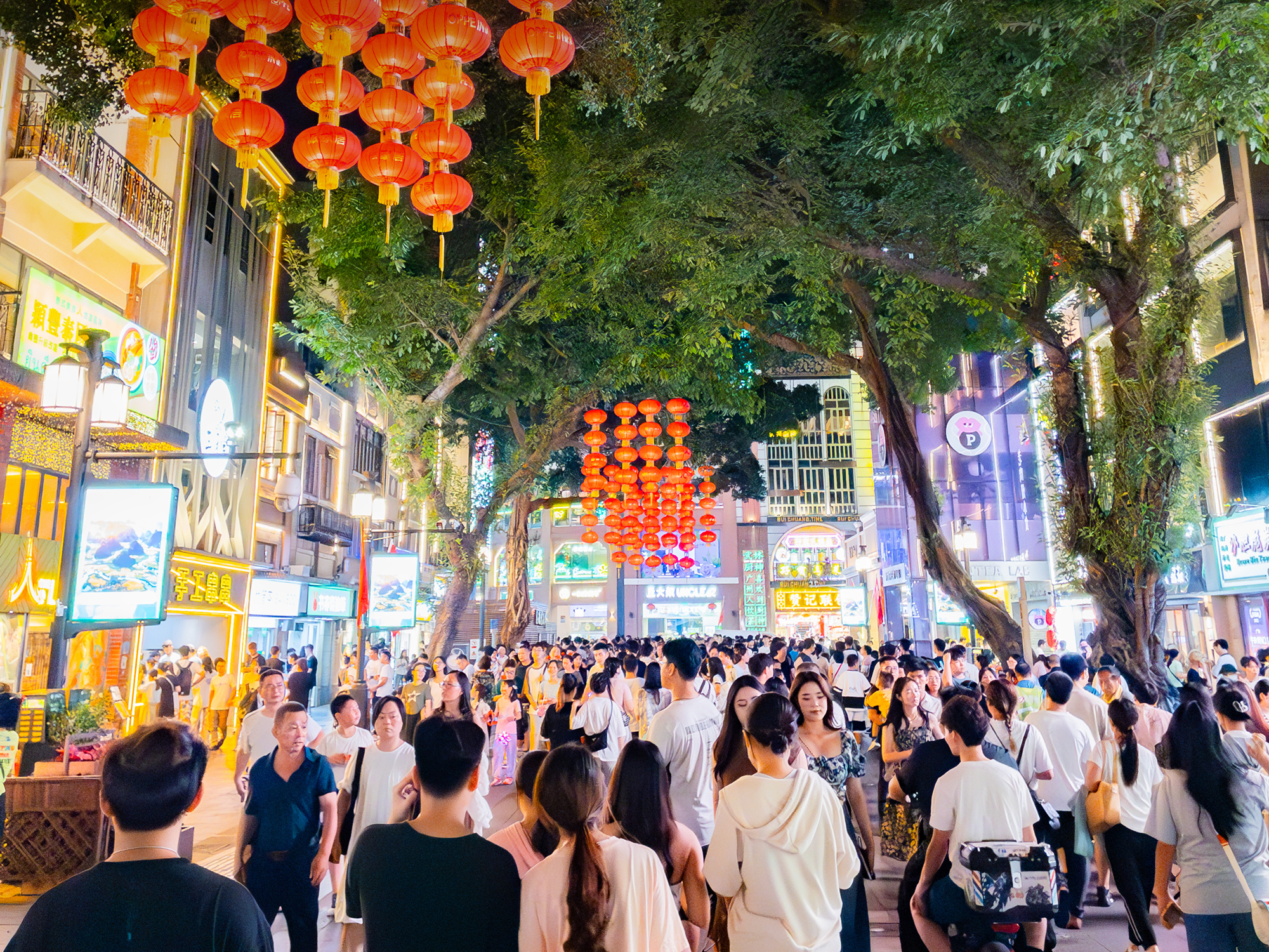Will the Cross-border Consumption Trend Hollow Out Hong Kong’s Economy?